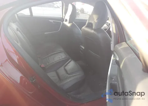 2012 Volvo S60 T5 z USA, uszkodzony, nr VIN YV1622FS1C2038588